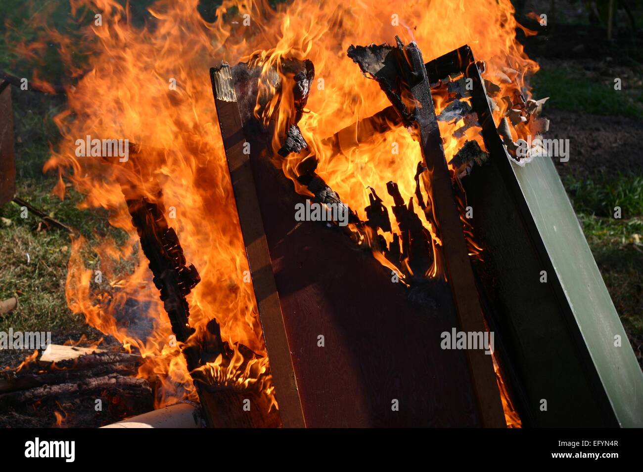 Burning Rubbish High Resolution Stock Photography and Images Alamy