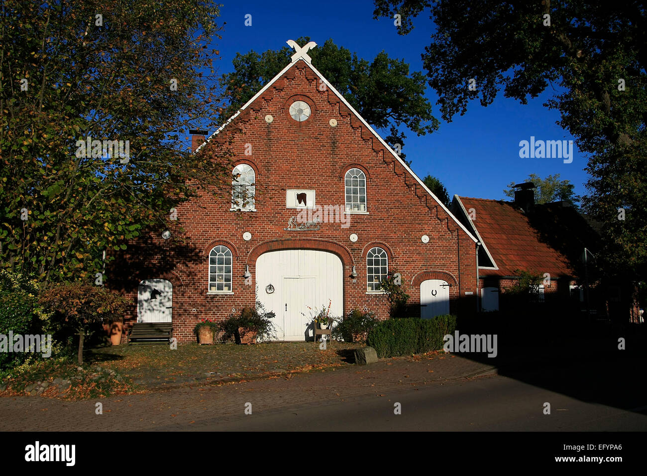 The Hall House is also called Low German hall house. This residential barn house is in the 13th-15th Century come up. The rural population created this timber-framed houses. Photo: Klaus Nowottnick Date: October 24, 2013 Stock Photo
