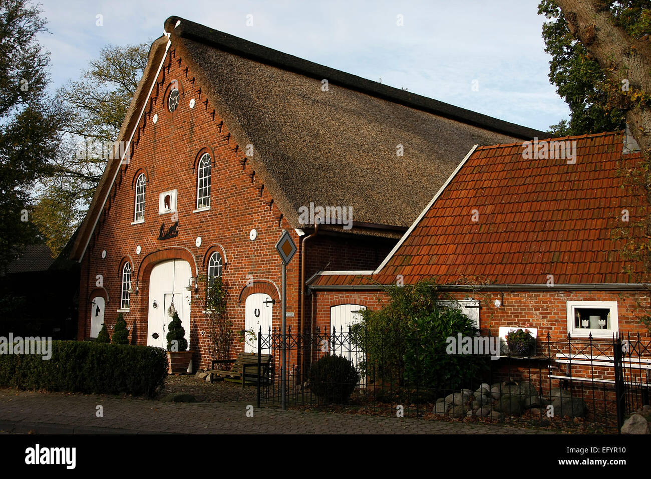 The Hall House is also called Low German hall house. This residential barn house is in the 13th-15th Century come up. The rural population created this timber-framed houses. Photo: Klaus Nowottnick Date: October 24, 2014 Stock Photo