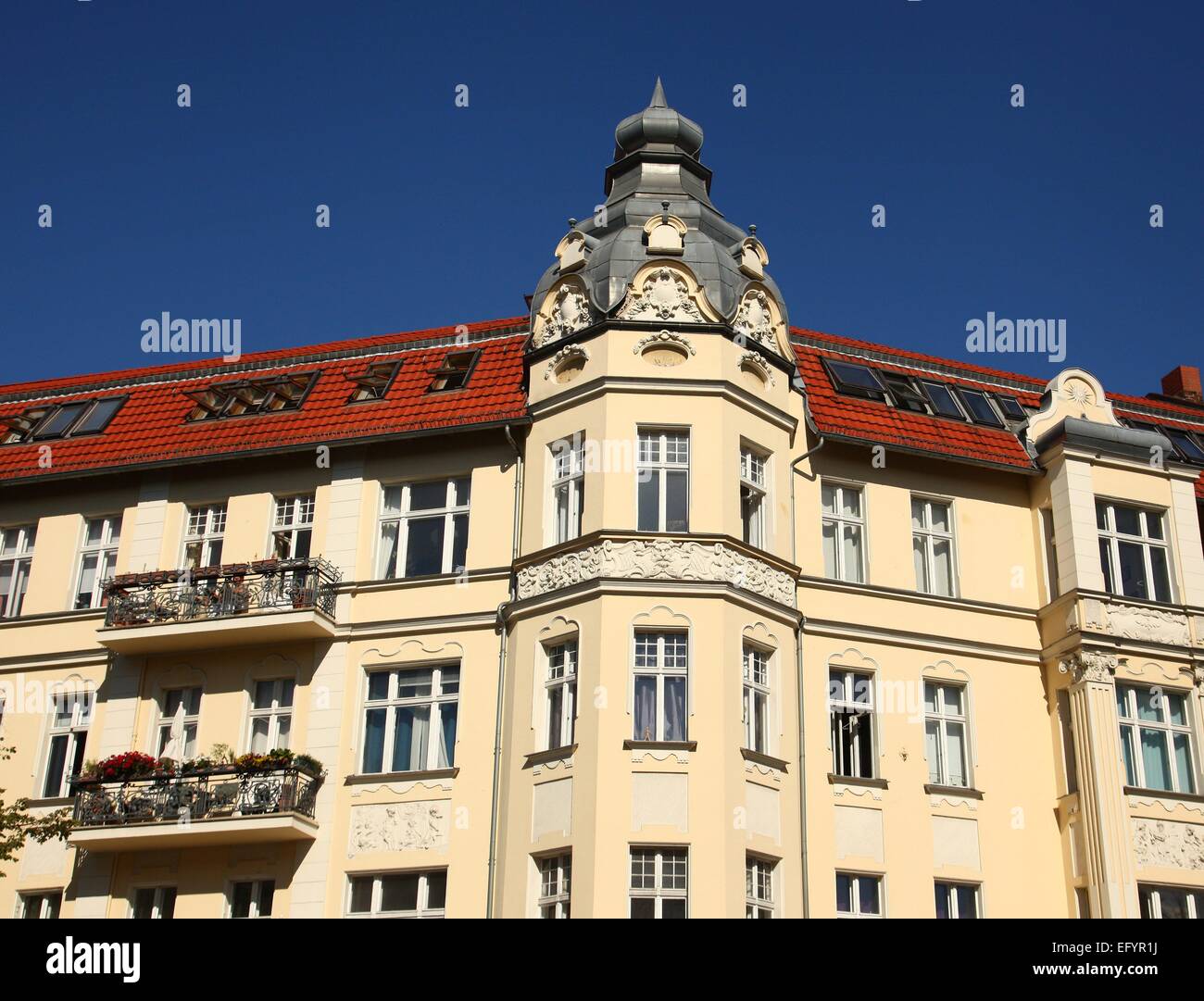 An old building with flats is seen in Berlin Schoeneberg, July 02, 2014. Photo: Wolfram Steinberg/dpa Stock Photo