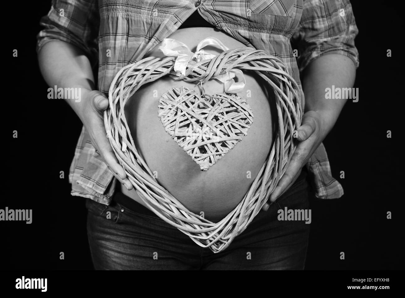 Baby bump showing on young woman Stock Photo Alamy