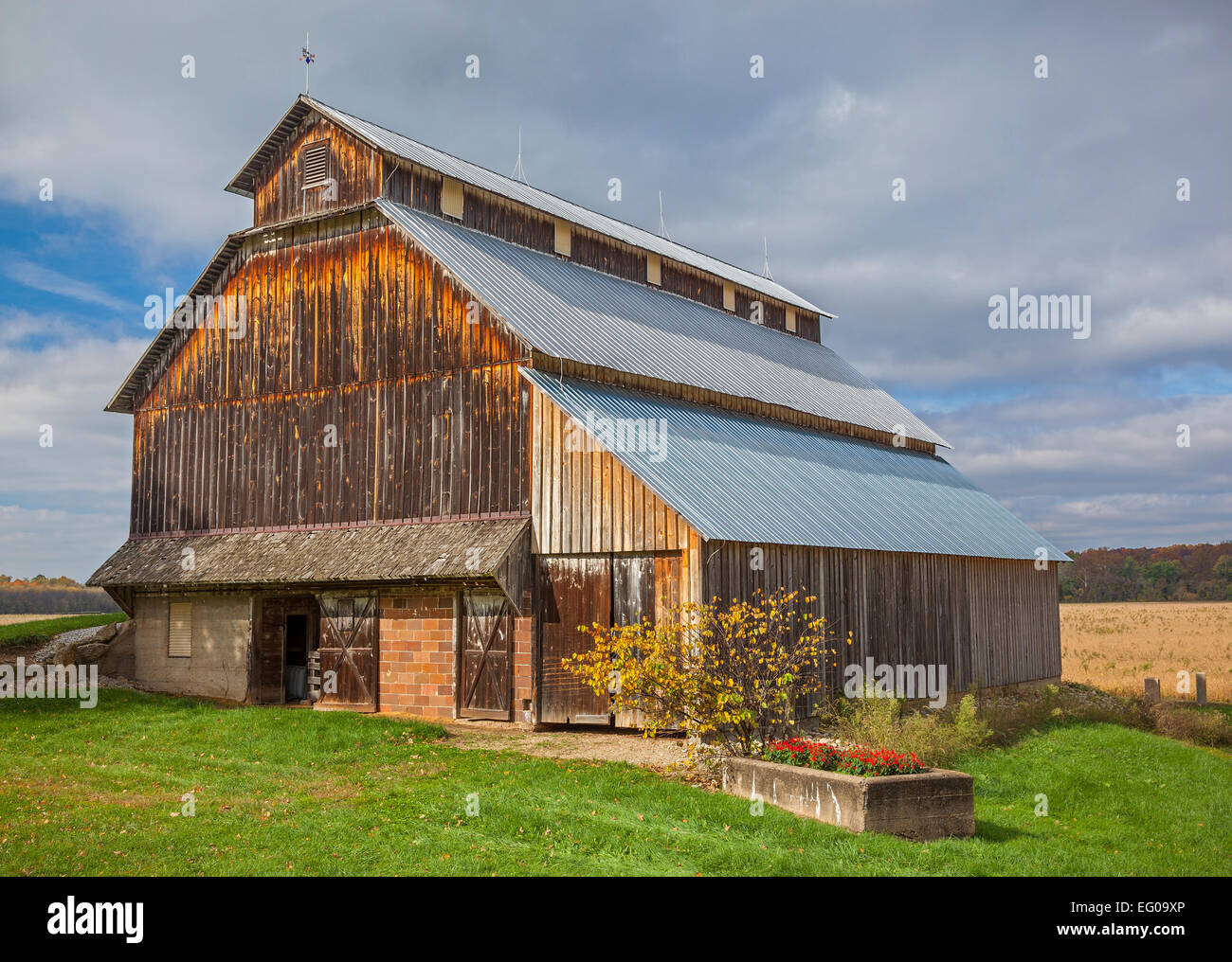 Parke County, IN: Weathered wood barn in fall Stock Photo