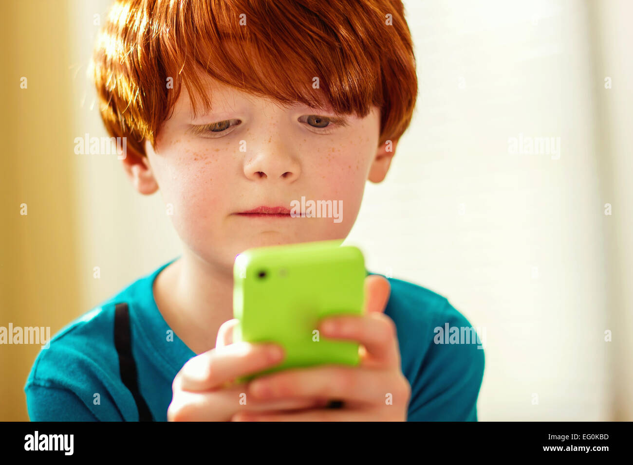 Young Boy and Girl Play Games and Listen To Music on Mobile Phones Stock  Photo - Image of hand, gamer: 135473906