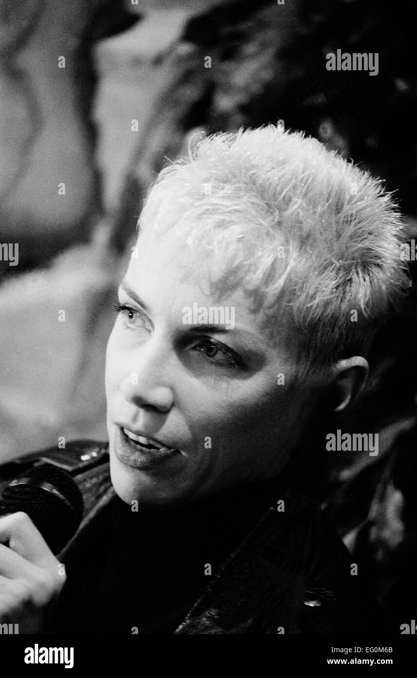 Annie Lennox from the Eurythmics in Rome Italy 1989 Stock Photo Alamy