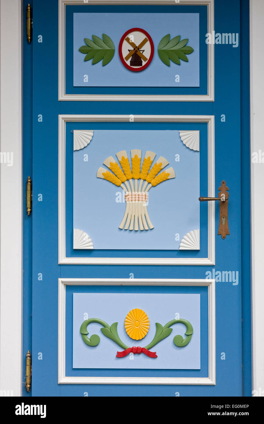 Entrance door on a typical house in Ahrenshoop on the island Darß Stock Photo