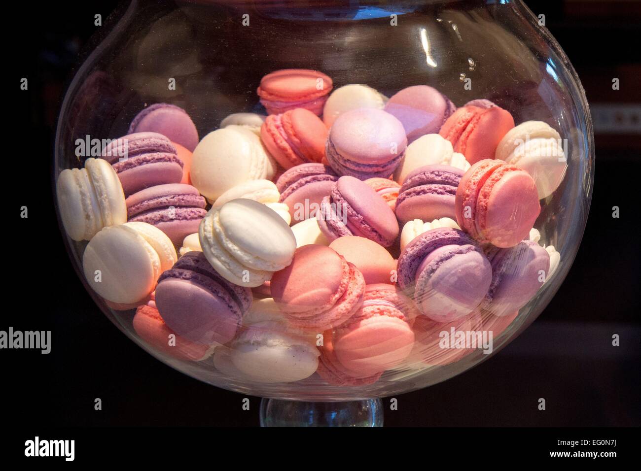 Belgium: Macarons in a variety of colours in confectionery shop in Bruges. Photo from 29 August 2015. Stock Photo