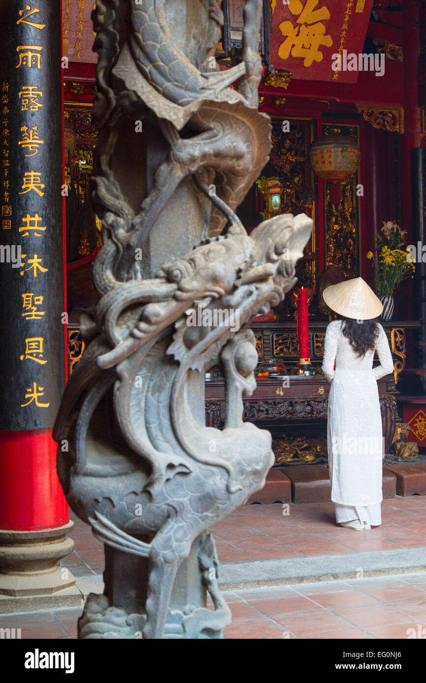 Woman wearing ao dai dress at Ha Chuong Hoi Quan Pagoda, Cholon, Ho Chi Minh City, Vietnam Stock Photo
