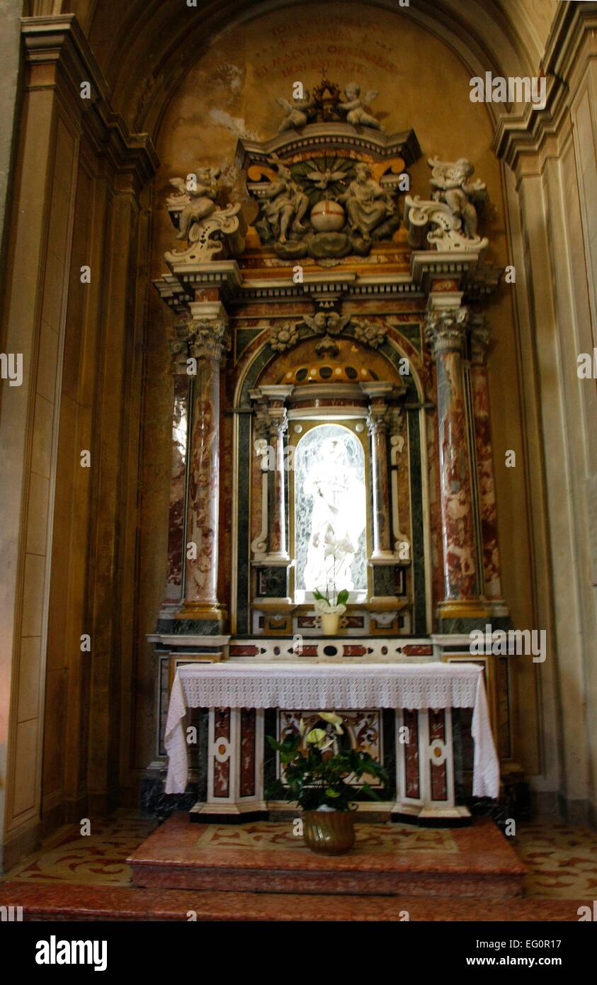 Altar area (chorus) of the church San Francesco. The church was erected in 1289 by Franciscan monks in Gargnano, Italy. It is a simple Romanesque church. In 1912 the church was classified as a National Monument by the Italian government. Photo: Klaus Nowot Stock Photo