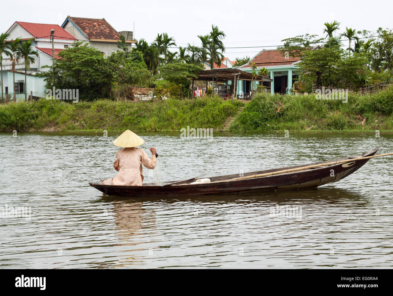 Vietnamese woman fishing hi-res stock photography and images - Alamy