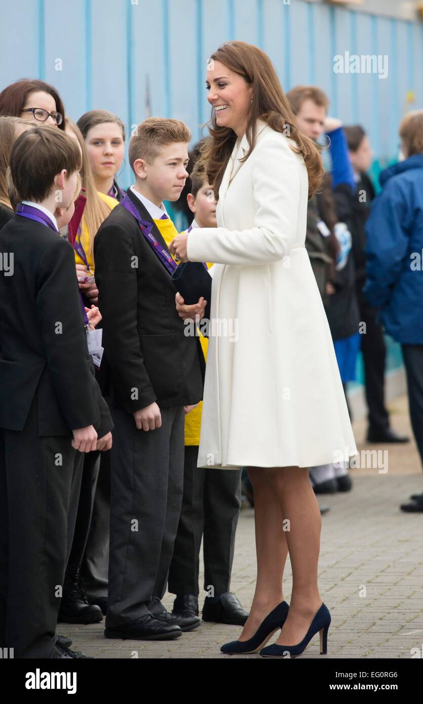 Portsmouth, UK. 12th Feb, 2015. Catherine, Duchess of Cambridge, visits an art project at the construction site of the new Ben Ainslie Racing headquarters and Visitor Centre on February 12, 2015 in Portsmouth, England. Photo: Patrick van Katwijk/ POINT DE VUE OUT - NO WIRE SERVICE -/dpa/Alamy Live News Stock Photo