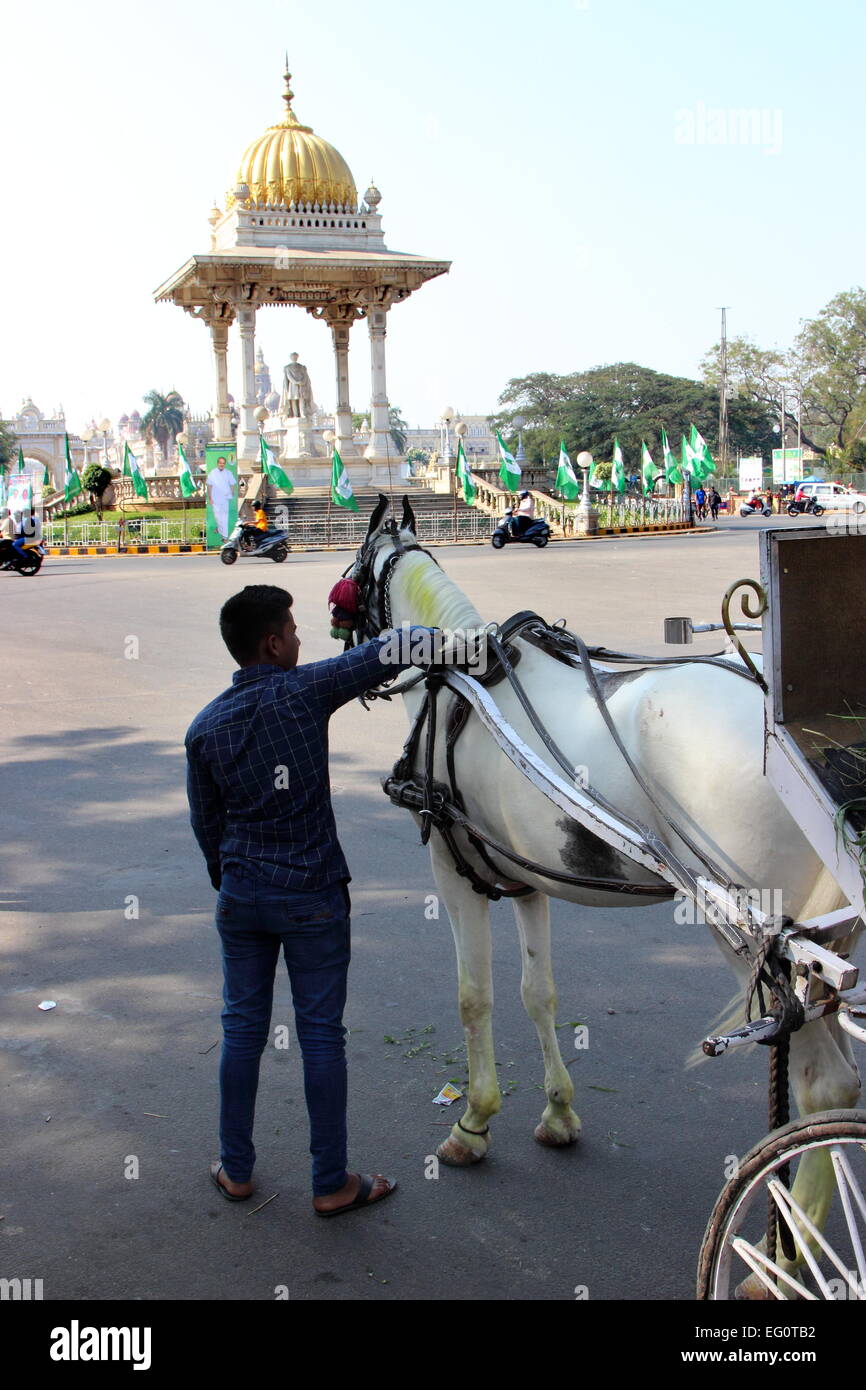Circle of Chamaraja Wodeyar X in the centre of a roundabout in Mysore