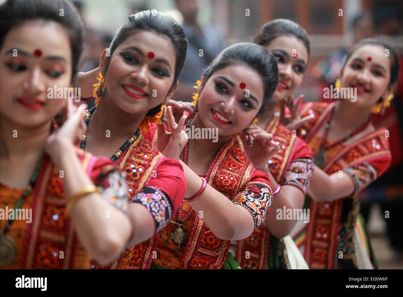 Dhaka, Bangladesh. 13th February, 2015. Bangladeshi women perform a