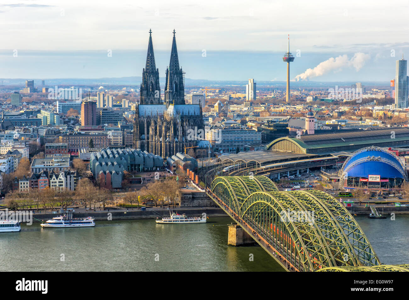 Cologne Cathedral and Hohenzollern bridge, North Rhine Westphalia, Germany Stock Photo