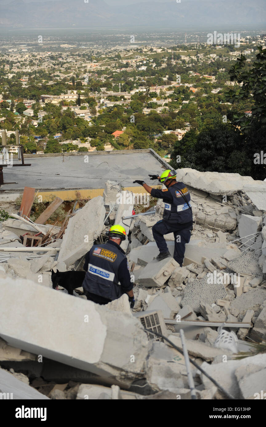 Members of the Fairfax County Urban Search and Rescue Team, Va. search ...