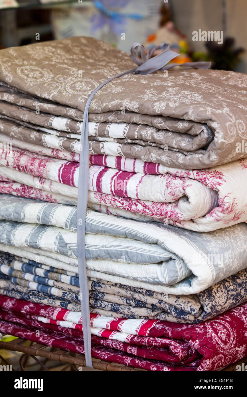 Decorative blankets hi-res stock photography and images - Alamy