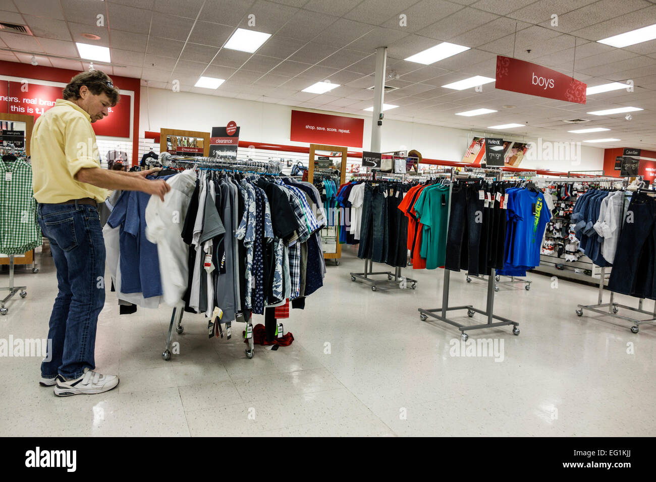 Mediabakery - Photo by Age Fotostock - Florida, West Palm Beach, TJ Maxx,  discount store, shopping, inside, men´s, clothing, dress shirts, ties,  sale, display, Tommy Hilfiger