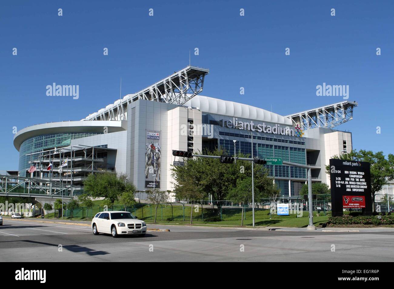 Nrg stadium roof hi-res stock photography and images - Alamy