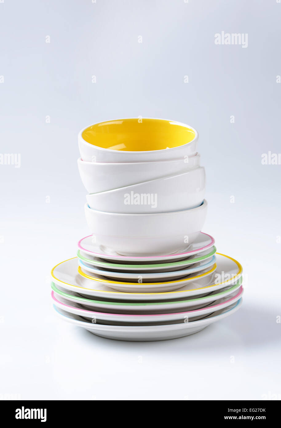 Dinner set consisting of deep bowls, dinner plates and side plates