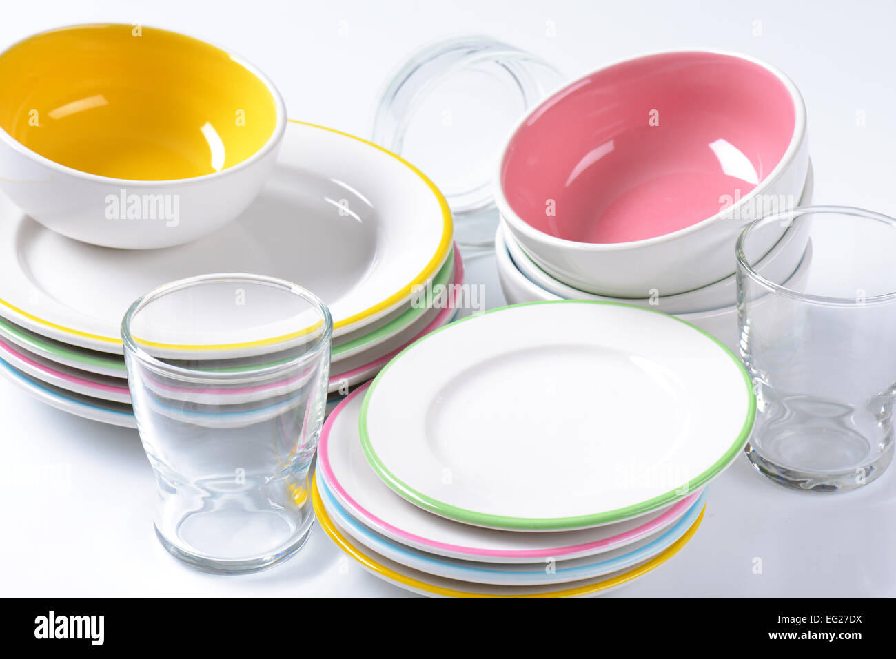 Dinner set consisting of deep bowls, dinner plates, side plates and