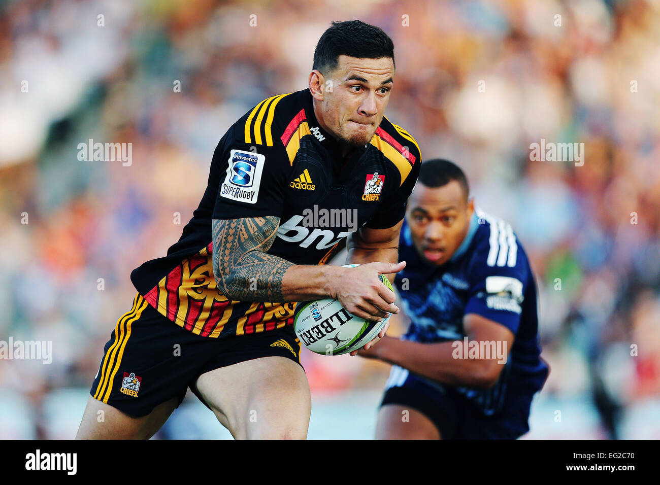 Auckland, New Zealand. 14th Feb, 2015. Sonny Bill Williams of the Chiefs makes a break. Super Rugby match, Blues (Auckland) versus Chiefs (Hamilton) at QBE Stadium, Auckland, New Zealand. Saturday 14 February 2015. The Chiefs ran out winners by 18-23 in a close derby. © Action Plus Sports/Alamy Live News Stock Photo