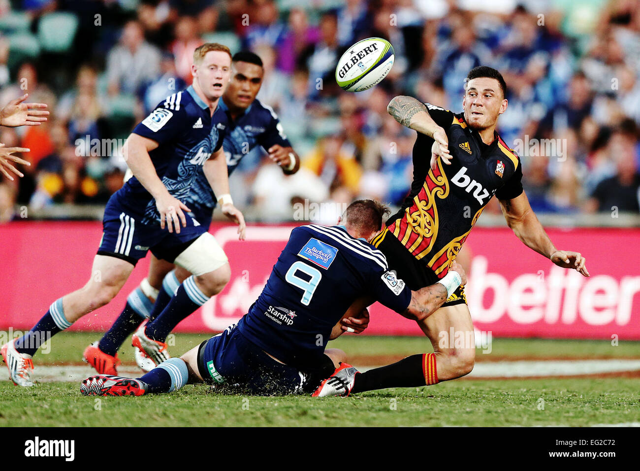 Auckland, New Zealand. 14th Feb, 2015. Sonny Bill Williams of the Chiefs with an offload in the tackle from Jimmy Cowan of the Blues. Super Rugby match, Blues (Auckland) versus Chiefs (Hamilton) at QBE Stadium, Auckland, New Zealand. Saturday 14 February 2015. The Chiefs ran out winners by 18-23 in a close derby. © Action Plus Sports/Alamy Live News Stock Photo