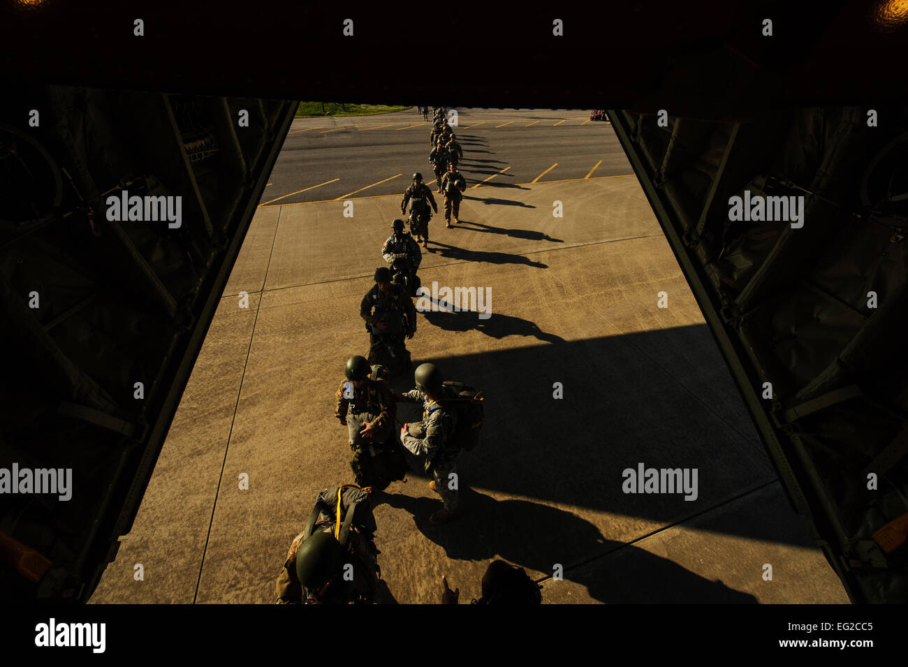 U.S. Army soldiers, 5th Special Forces Group, load onto a C-130J Super Hercules at Fort Campbell, Ky., May 20, 2014. The 5th SF is conducting static line jump training with the 39th Airlift Squadron from Dyess Air Force Base, Texas. Staff Sgt. Jonathan Snyder Stock Photo