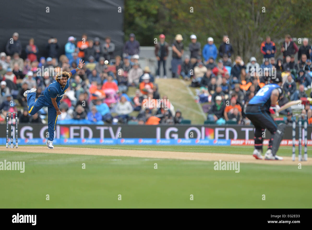 Christchurch, New Zealand. 14th Feb, 2015. Christchurch, New Zealand - February 14, 2015 - Lasith Malinga of Sri Lanka bowling and Brendon McCullum of New Zealand (L-R) during the ICC Cricket World Cup Match between Sri Lanka and New Zealand at Hagley Oval on February 14, 2015 in Christchurch, New Zealand. © dpa/Alamy Live News Stock Photo