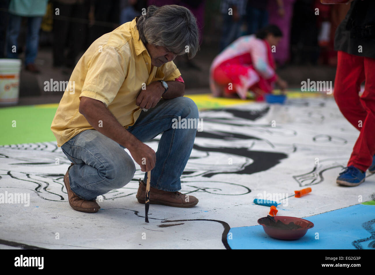 Dhaka, Bangladesh. 14th Feb, 2015. Artist Ruhul Amin Kajol made protest named 'Violence against women' by street painting in front of Art faculty in Dhaka University. This painting arranged by Uddome Uttorone Shotokoti. Credit:  zakir hossain chowdhury zakir/Alamy Live News Stock Photo