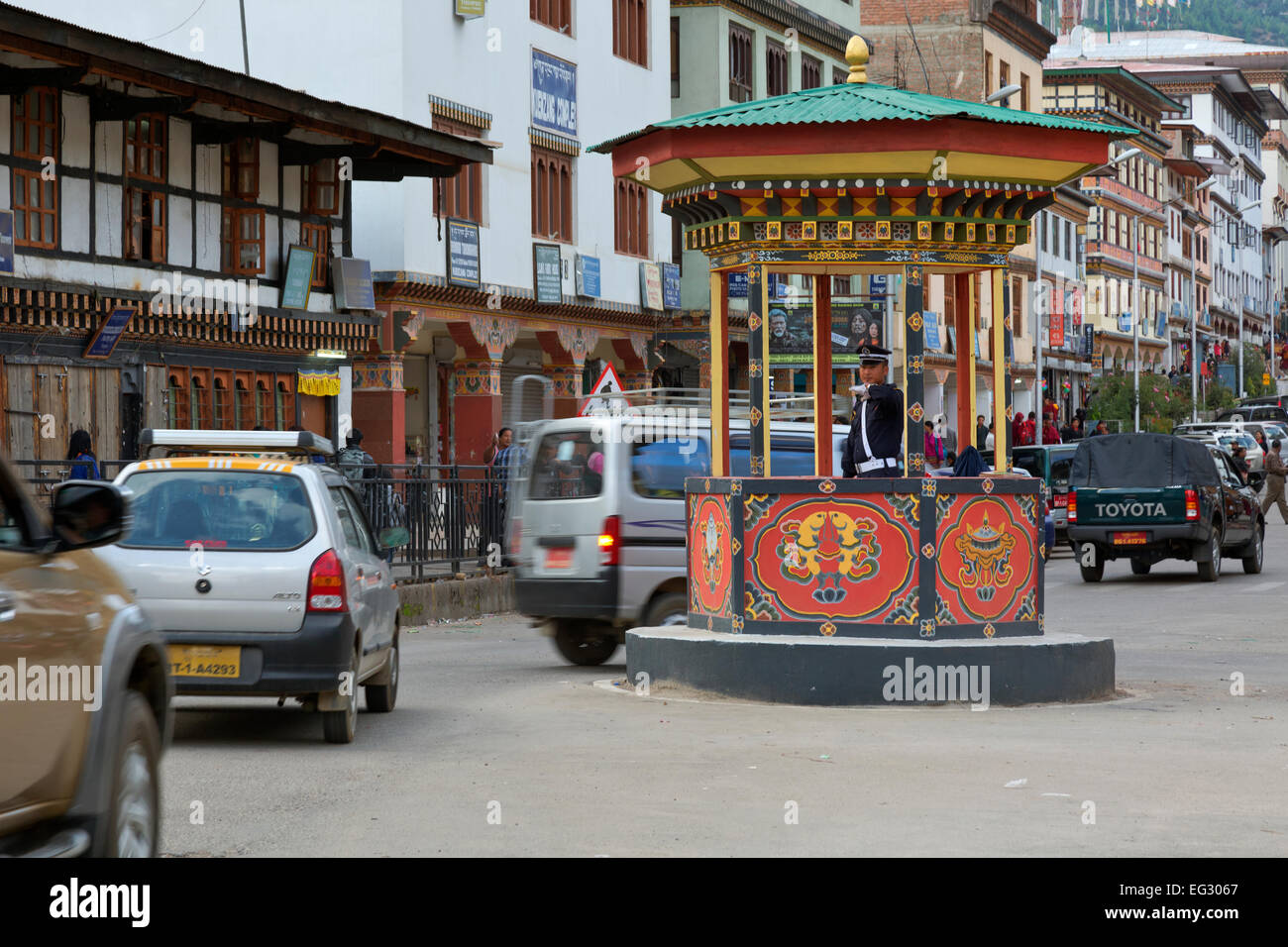 BU0013500...BHUTAN A policeman directing traffic at a traffic circle in downtown Thimphu