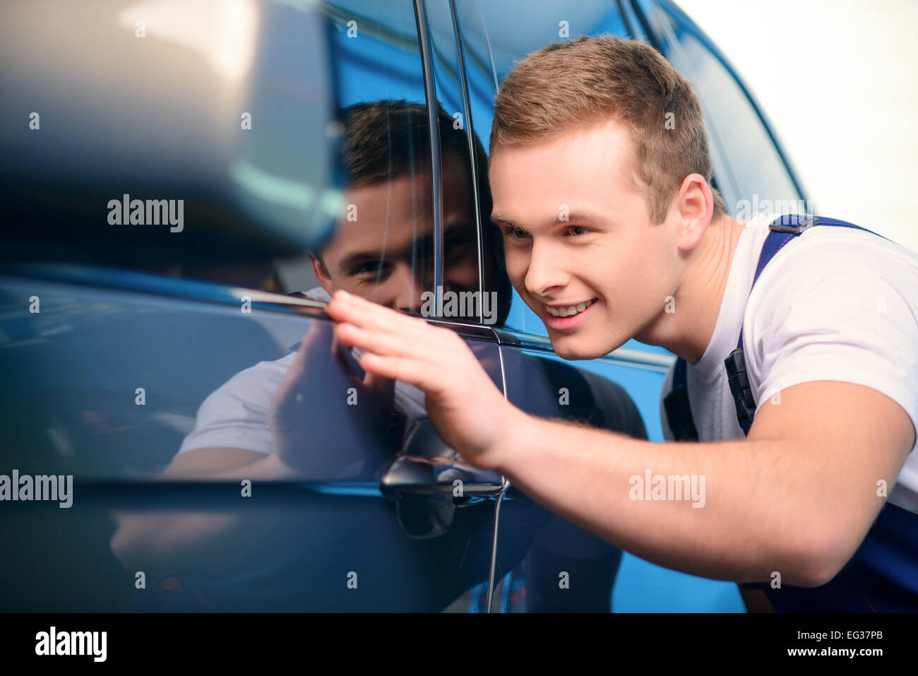Car mechanic at the service station Stock Photo Alamy