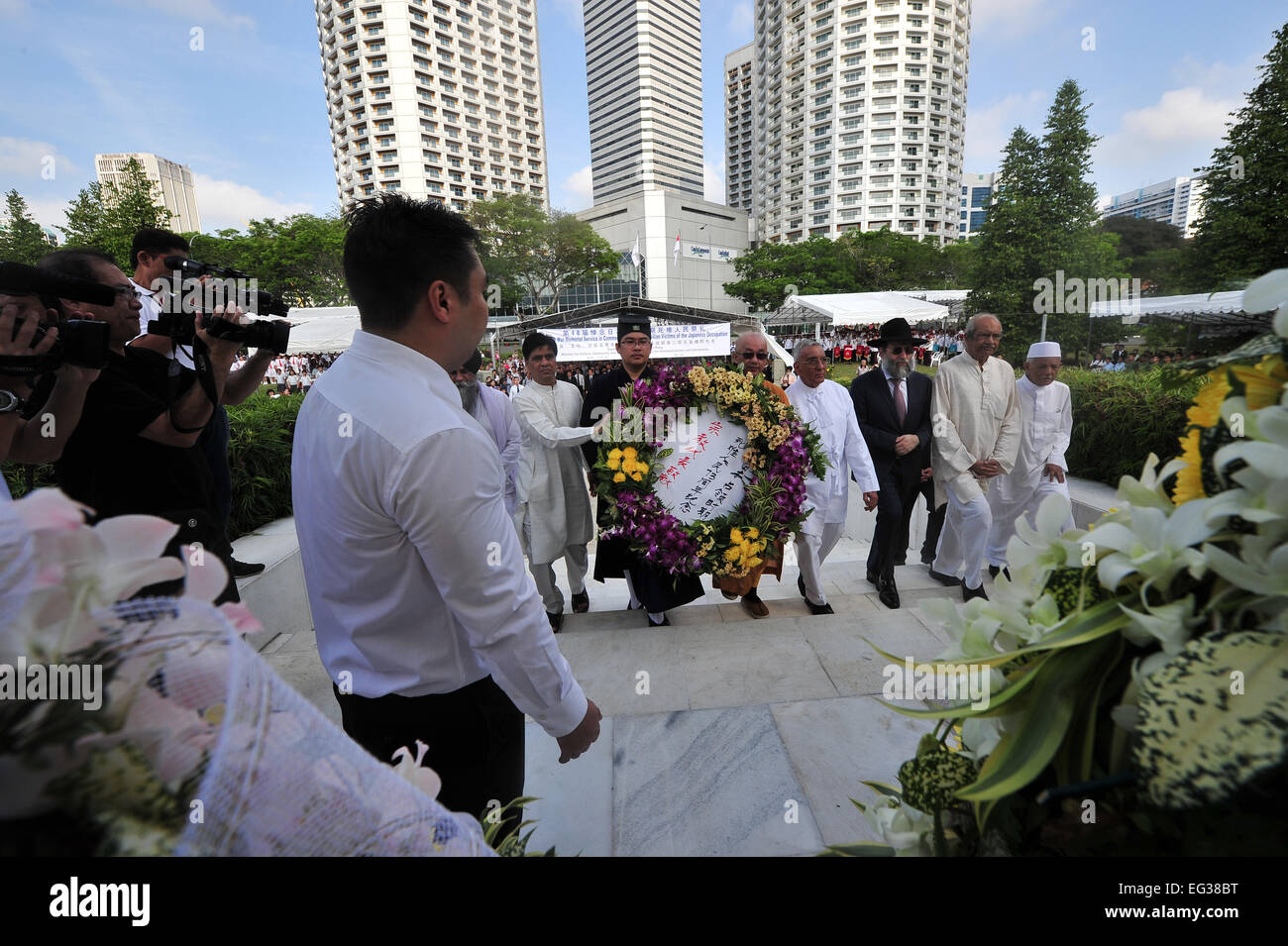 Singapore. 15th Feb, 2015. Singapore's main religious leaders present a wreath at Singapore's War Memorial Park on Feb. 15, 2015. The Singapore Chinese Chamber of Commerce and Industry ( SCCCI) on Sunday held the 48th war memorial service in commemoration of the civilian victims of the Japanese Occupation. Credit:  Then Chih Wey/Xinhua/Alamy Live News Stock Photo