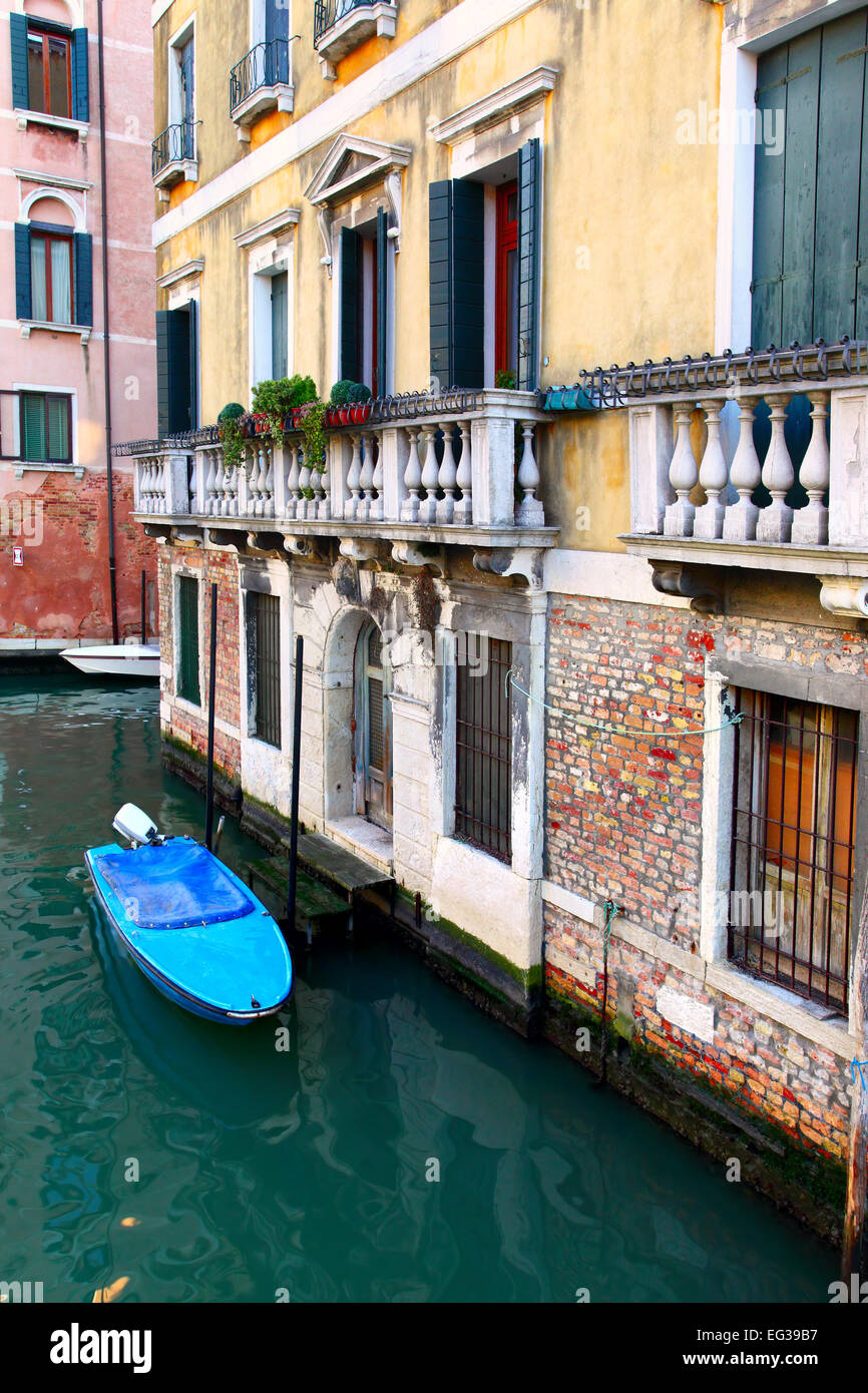 Venice boat canal motor hi-res stock photography and images - Alamy