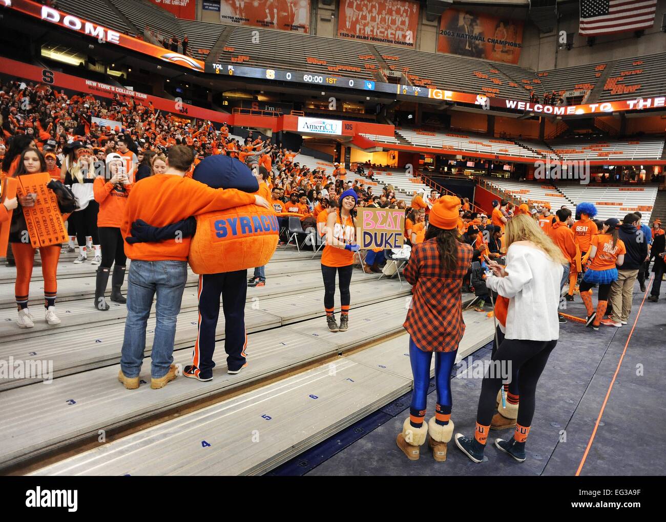 Syracuse orange mascot hi-res stock photography and images - Alamy