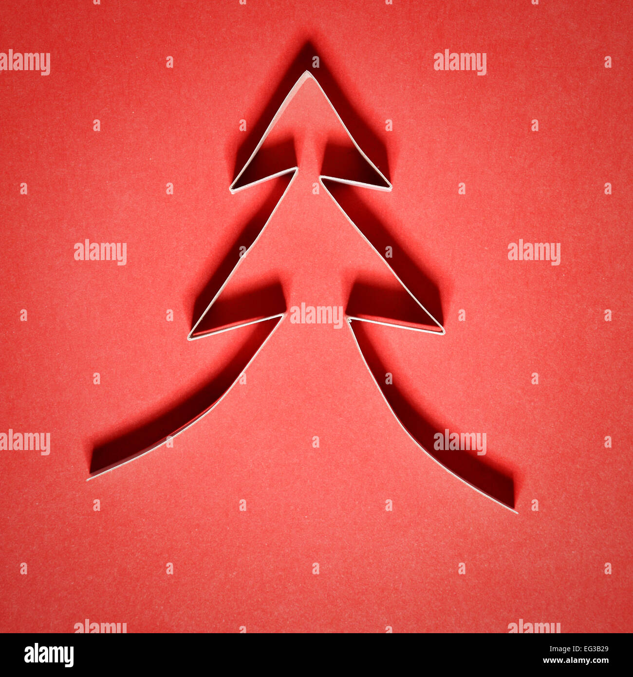 Red paper christmas tree hi-res stock photography and images - Alamy