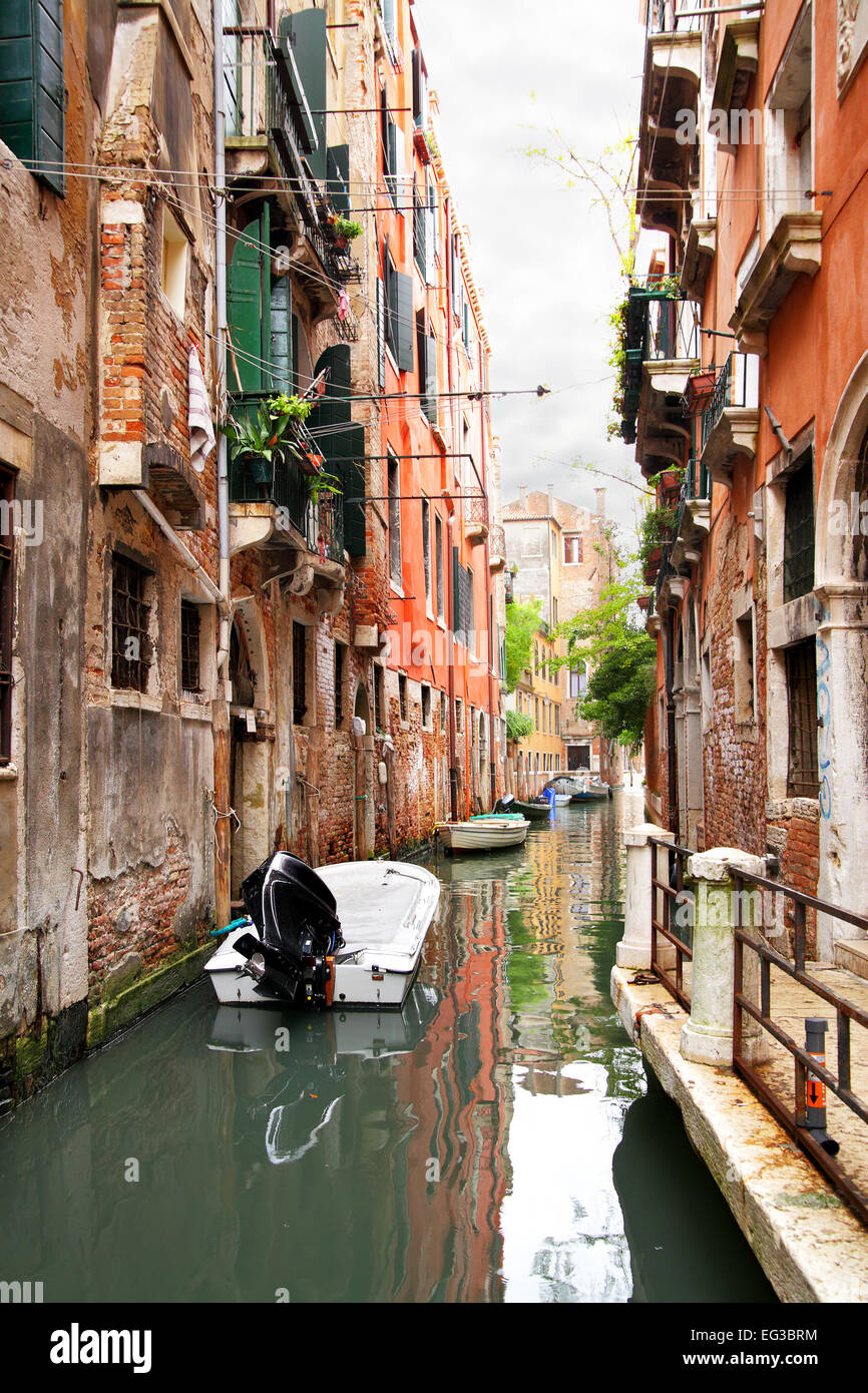 Motorboat venice canal hi-res stock photography and images - Alamy