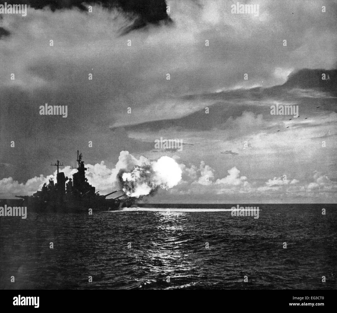 KOREAN WAR (1950-1953) USS Missouri firing on North Korean positions in 1950. Photo US Navy Stock Photo