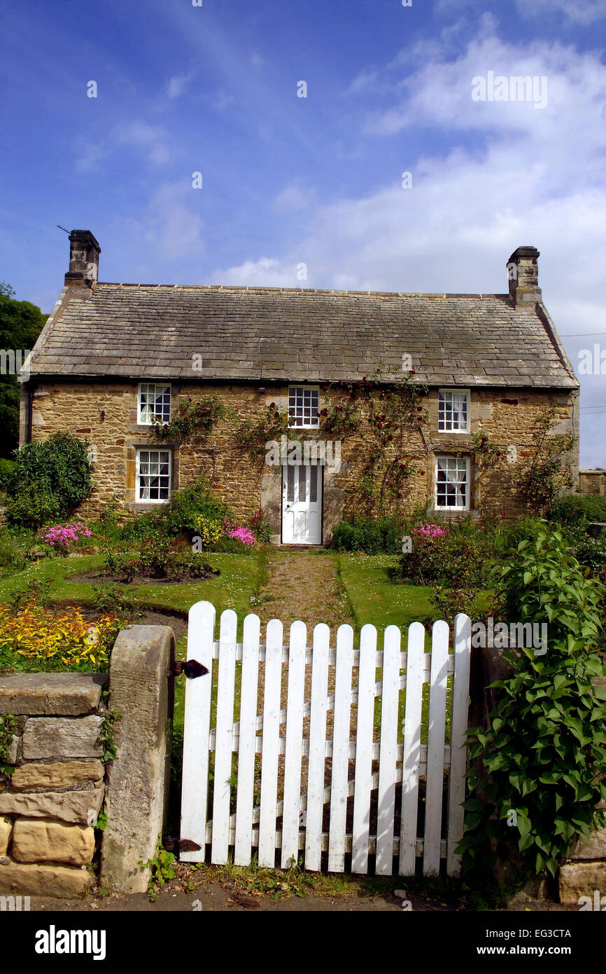 Northumberland house cottage village hires stock photography and