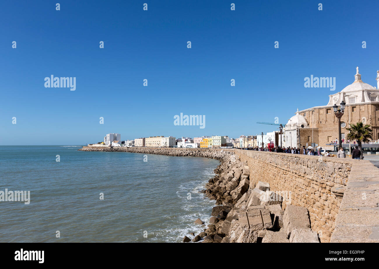 el-paseo-mar-timo-o-el-malecon-of-cadiz-stock-photo-alamy