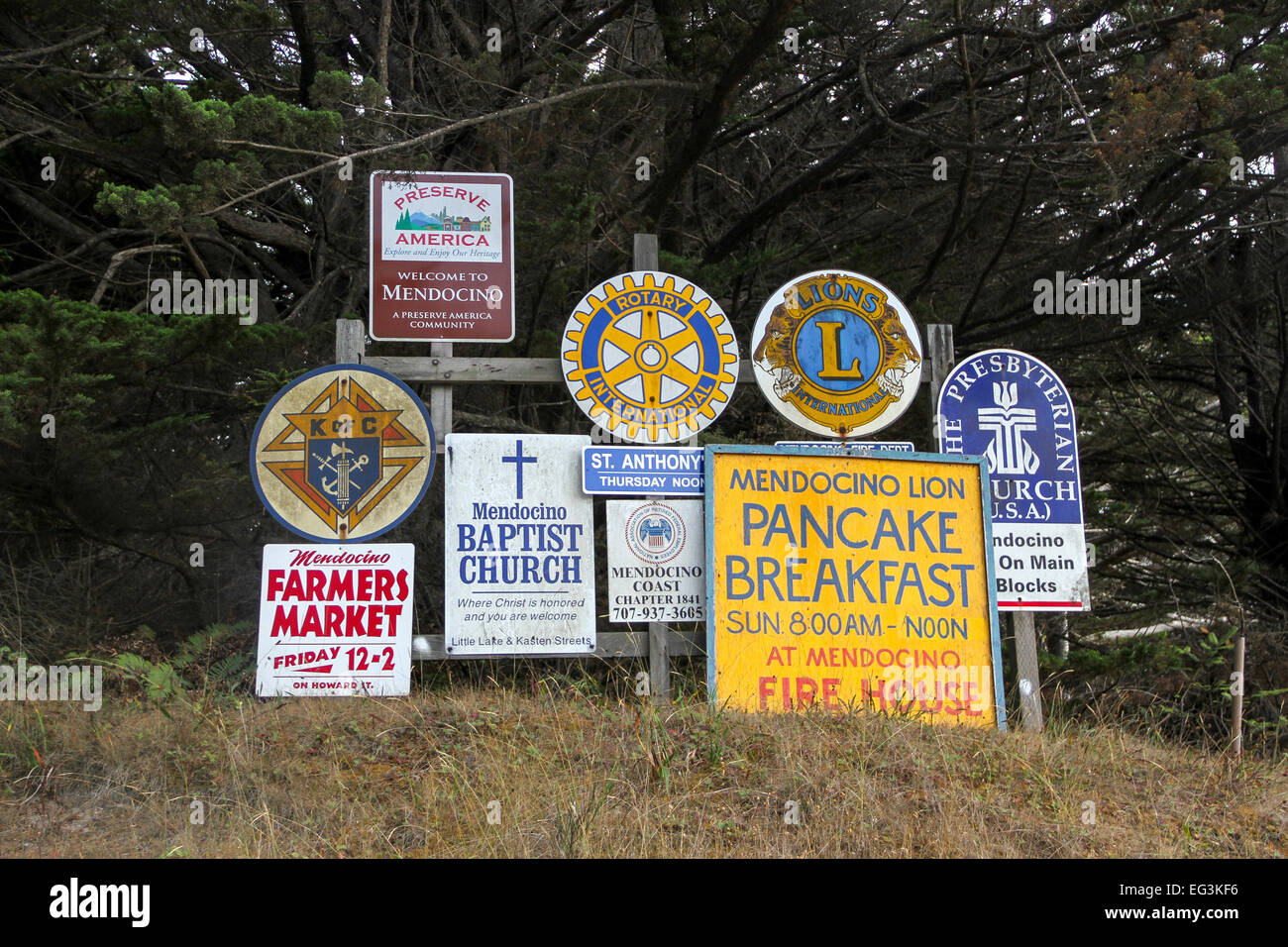 Signs welcoming visitors to the town of Mendocino, California, United States Stock Photo