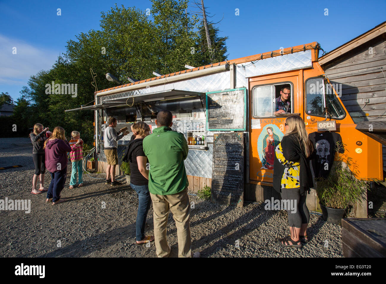 North America, Canada, British Columbia, Vancouver Island, Tofino, vendor sells food from a mobile kitchen Stock Photo