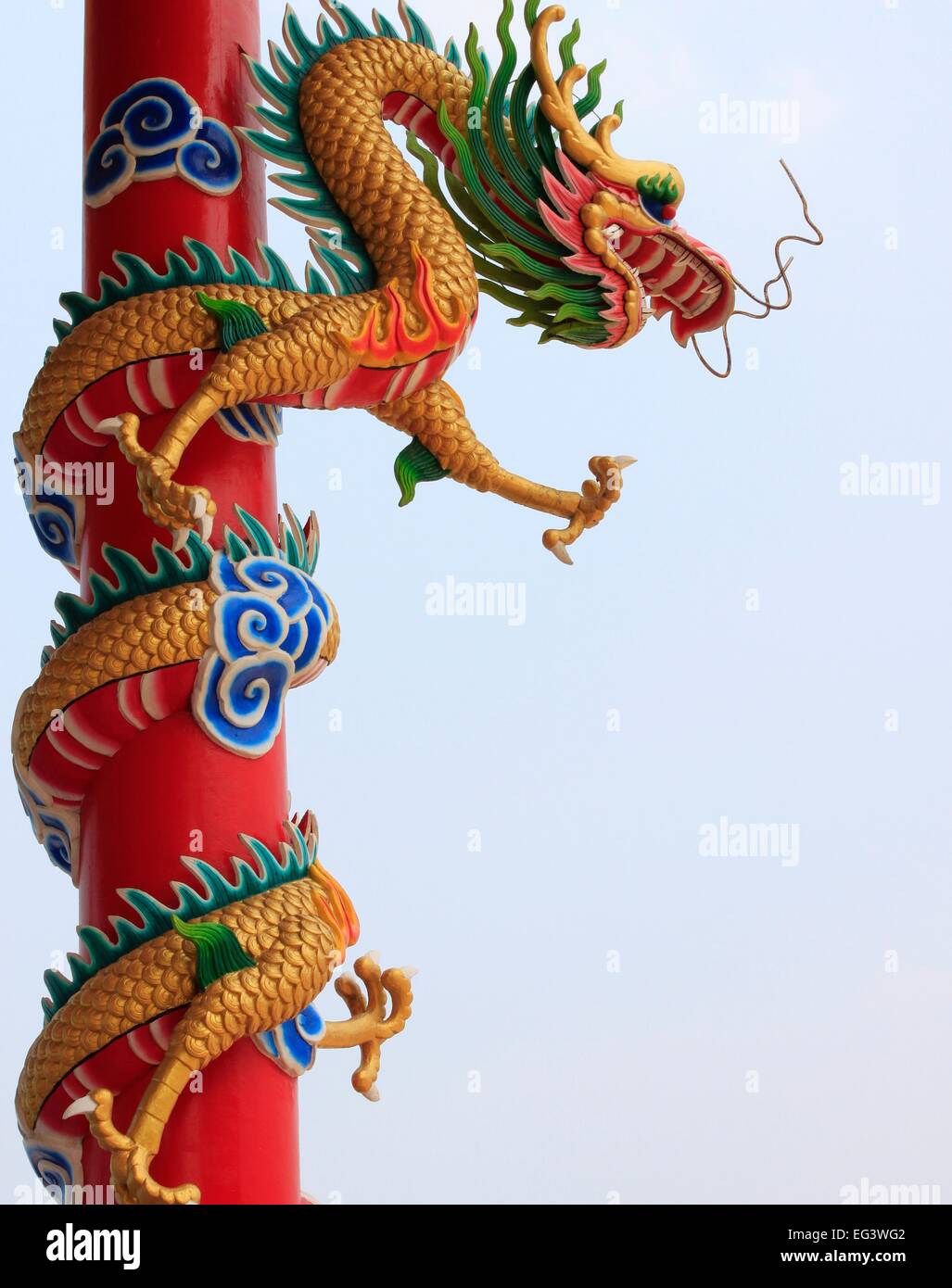 Dragon sculpture in chinese temple hi-res stock photography and images ...
