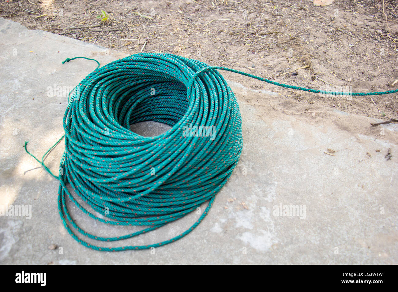 https://c8.alamy.com/comp/EG3WTW/the-green-nylon-rope-reel-line-green-line-rope-nylon-EG3WTW.jpg