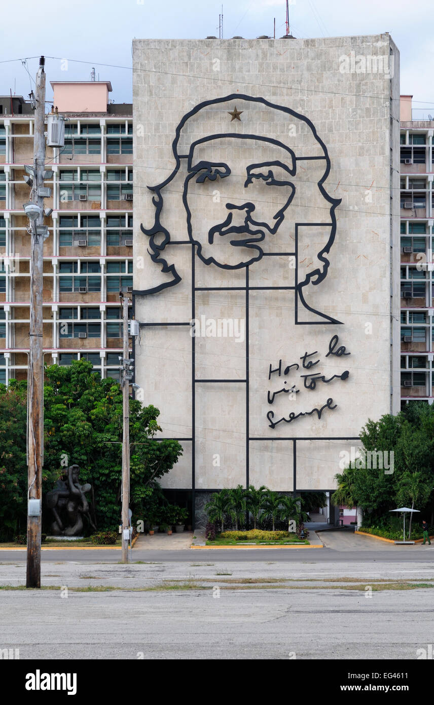 Portrait of Che Guevara on a wall of the Ministry of the Interior in Revolution Square, Plaza de la Revolución, Vedado, Havana Stock Photo