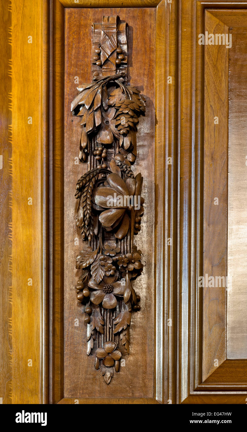 Ornate woodcarving hires stock photography and images Alamy