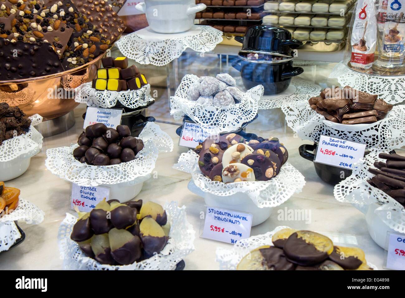 Belgium: Belgian chocolate and pralines in confectionery shop in Bruges. Photo from 30 August 2014. Stock Photo