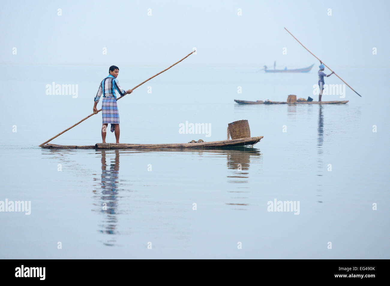 Netting fishery lake hi-res stock photography and images - Alamy