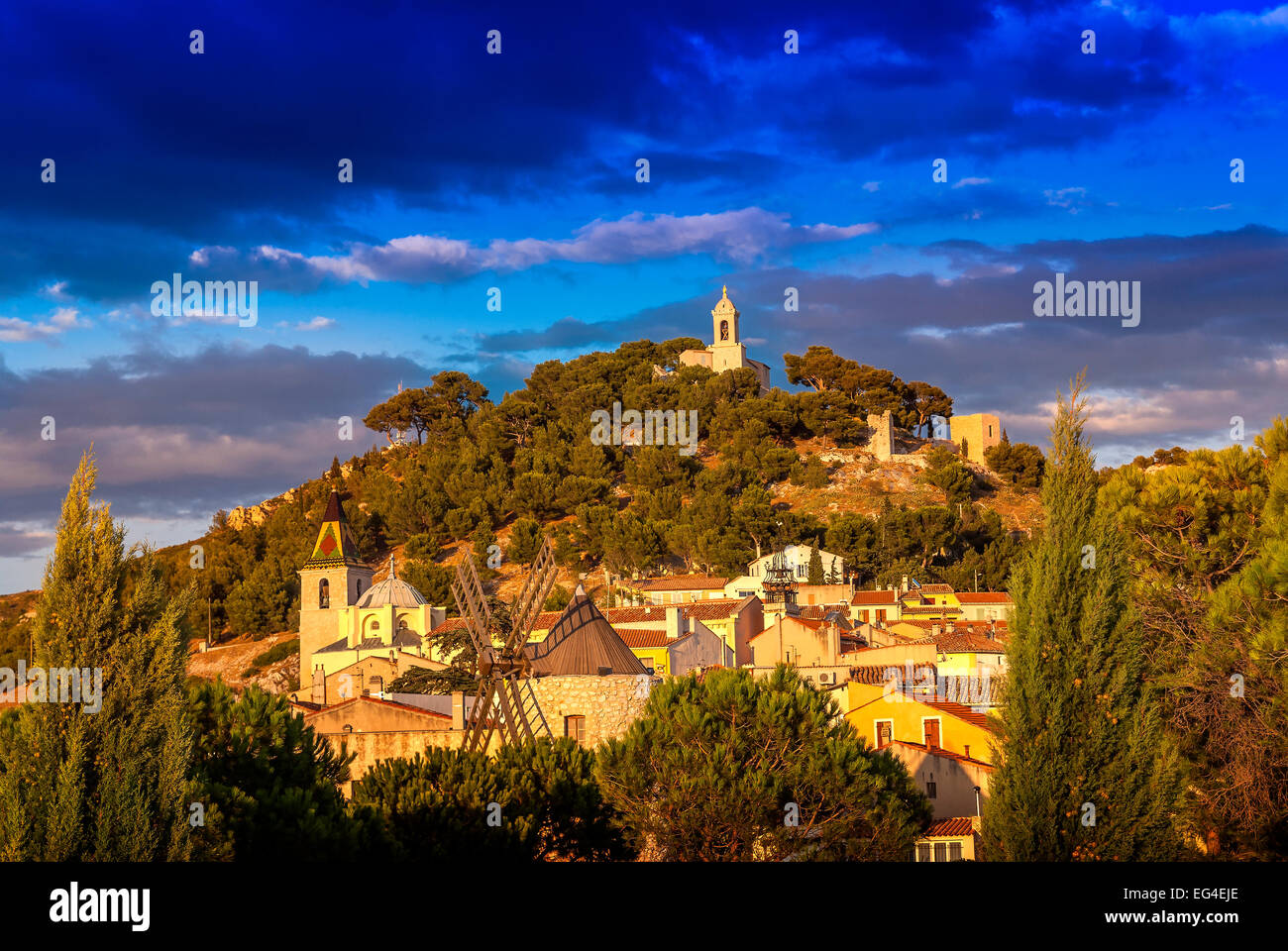 Village D'Allauch en Provence Bouche du Rhône France 13 Stock Photo Alamy
