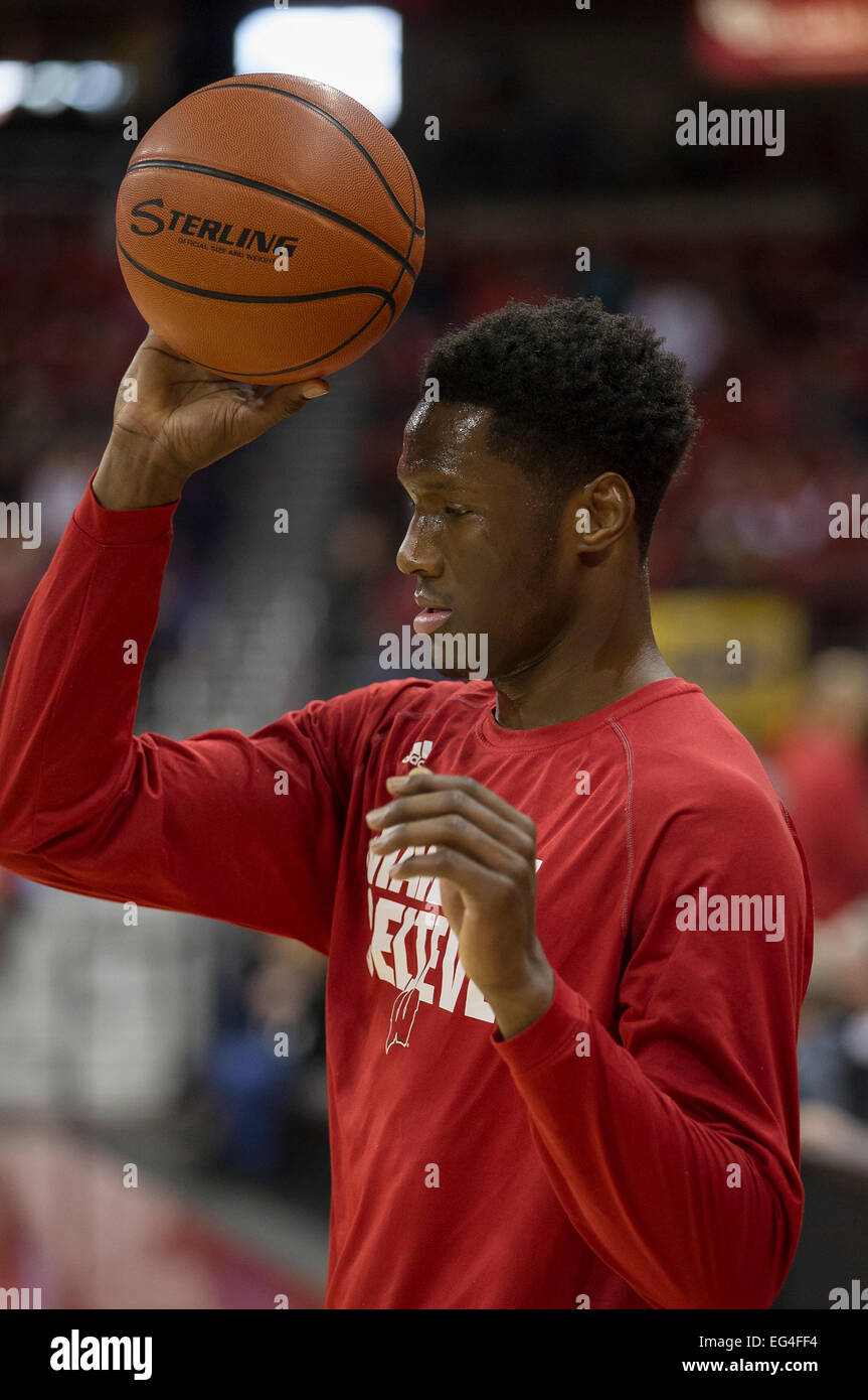 Madison, Wisconsin, USA. 15th February, 2015. Wisconsin Badgers forward Nigel Hayes #10 gets ready for the NCAA Basketball game between the Wisconsin Badgers and Illinois Fighting Illini at the Kohl Center in Madison, WI. Wisconsin defeated Illinois 68-49. Credit:  Cal Sport Media/Alamy Live News Stock Photo