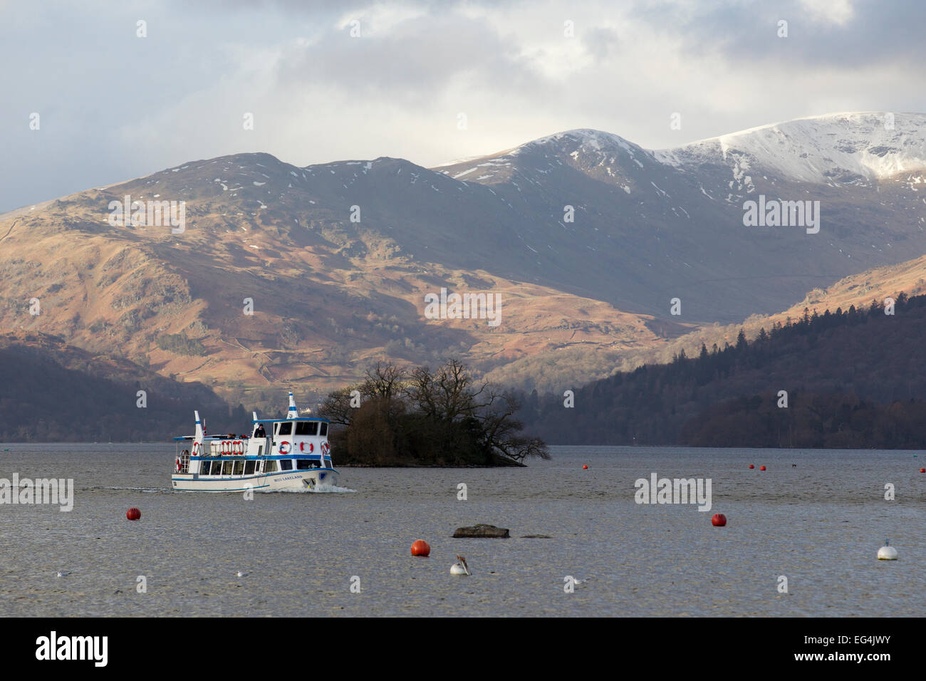 Passenger ferry boat on lake windermere hires stock photography and
