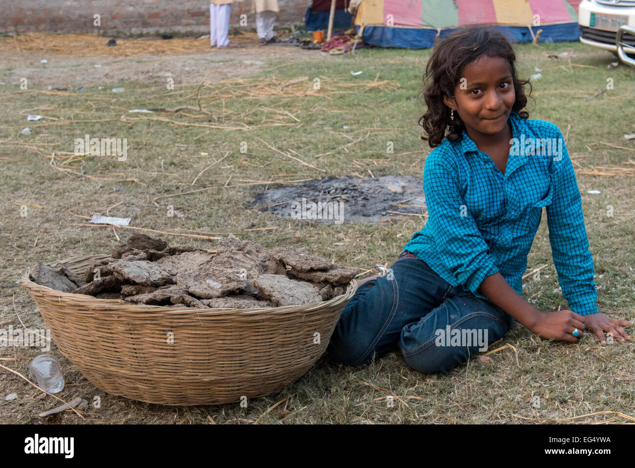 Young Girl Collecting Dung, Sonepur Mela Stock Photo - Alamy